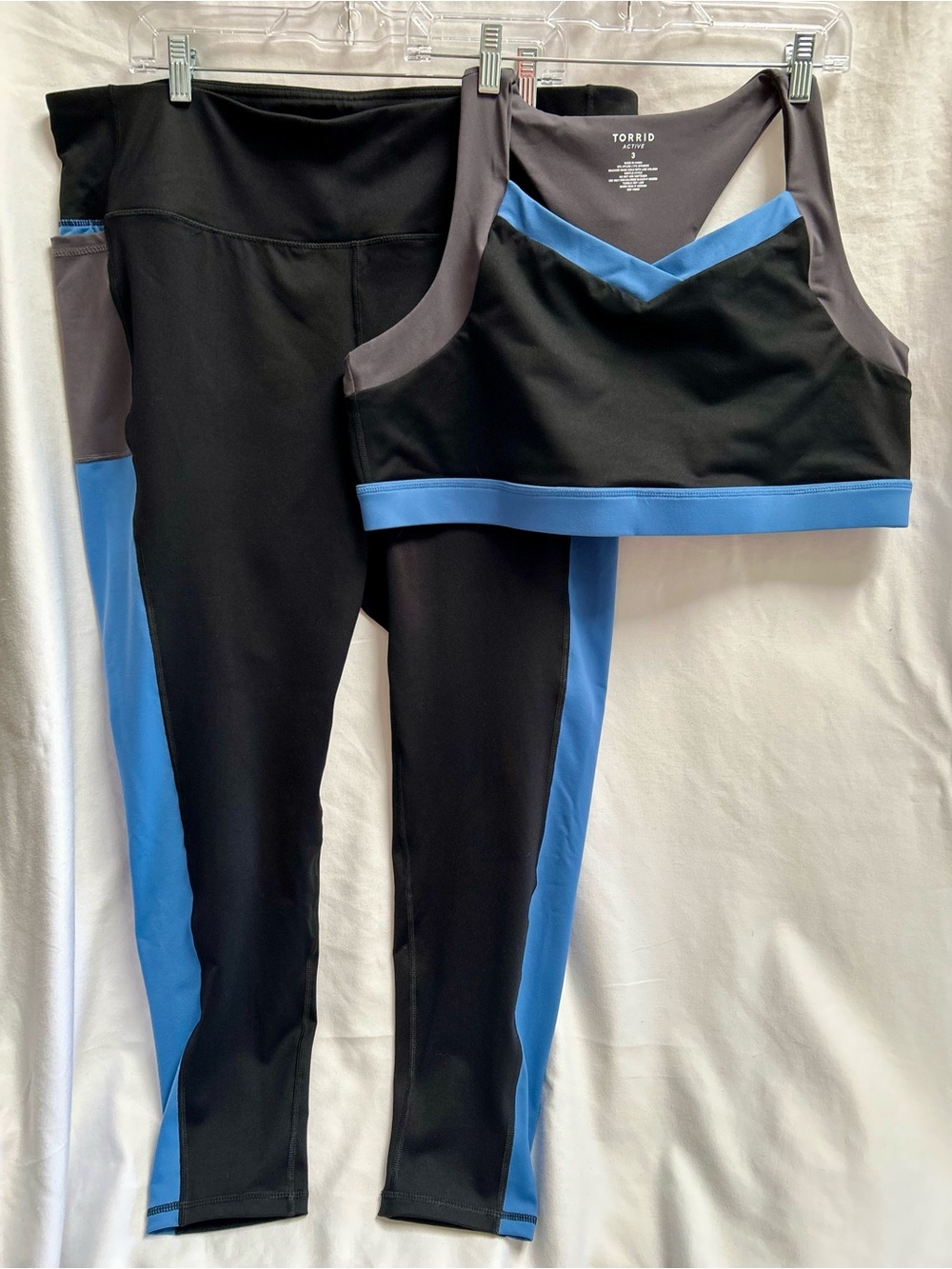 TORRID ACTIVE SET BLACK, BLUE & GRAY SPORTS BRA & LEGGINGS, PLUS SIZE 3